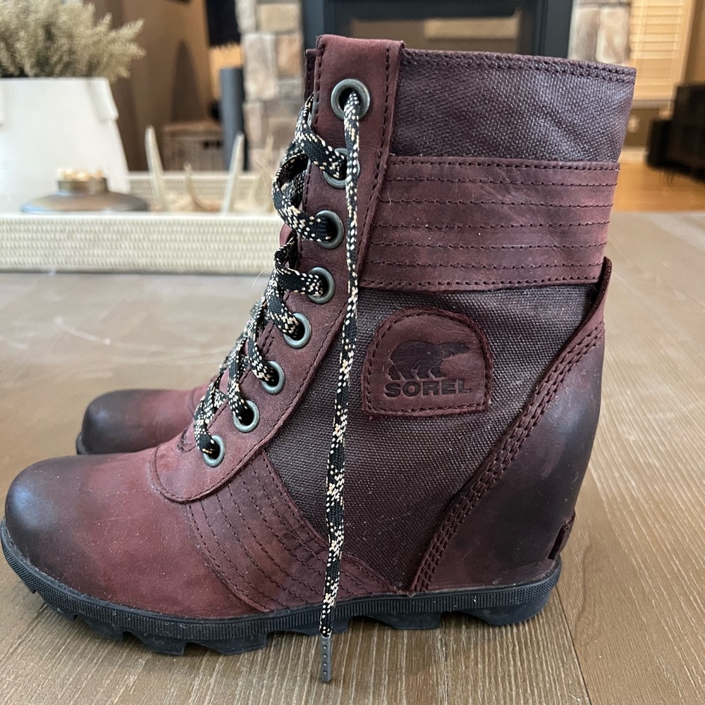 Sorel Lexi Wedge Boot. Size 9. Gently used condition.